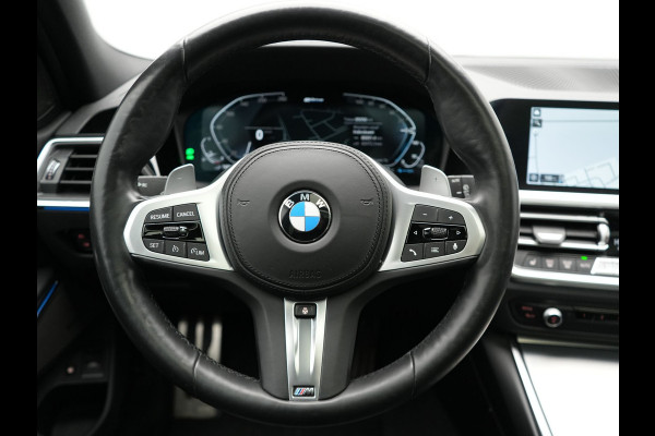 BMW 3 Serie Touring 330e xDrive M Sport Plug In Hybrid 293pk Dealer O.H. PHEV | Trekhaak Af Fabriek | Panodak | Harman & Kardon | Adaptief Onderstel | Camera | Alcantara Sportstoelen Verwarmd | Sfeerverlichting | Apple Carplay | Stuur Verwarmd | Navigatie | DAB |
