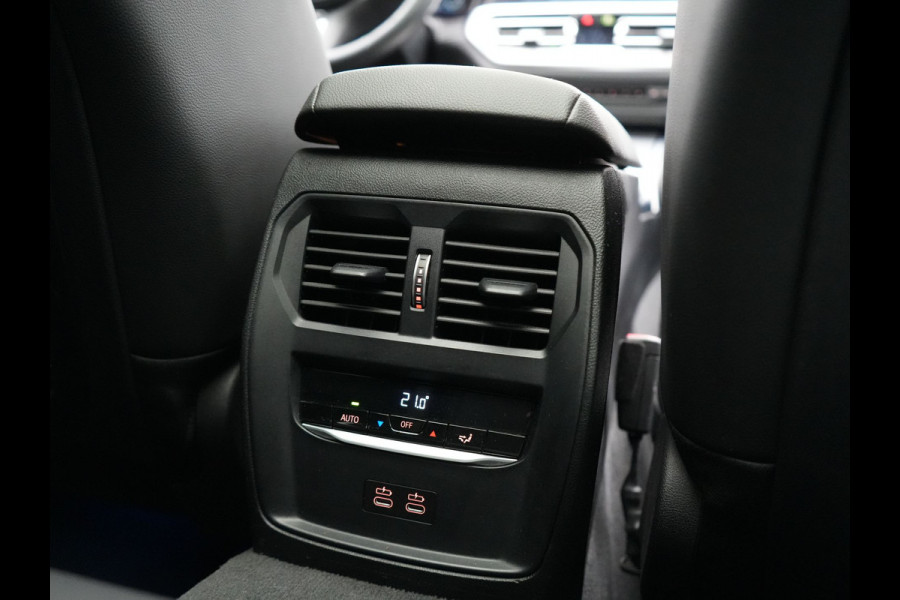 BMW 3 Serie Touring 330e xDrive M Sport Plug In Hybrid 293pk Dealer O.H. PHEV | Trekhaak Af Fabriek | Panodak | Harman & Kardon | Adaptief Onderstel | Camera | Alcantara Sportstoelen Verwarmd | Sfeerverlichting | Apple Carplay | Stuur Verwarmd | Navigatie | DAB |