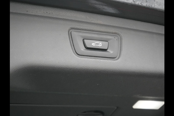 BMW 3 Serie Touring 330e xDrive M Sport Plug In Hybrid 293pk Dealer O.H. PHEV | Trekhaak Af Fabriek | Panodak | Harman & Kardon | Adaptief Onderstel | Camera | Alcantara Sportstoelen Verwarmd | Sfeerverlichting | Apple Carplay | Stuur Verwarmd | Navigatie | DAB |