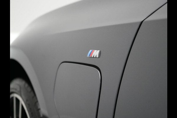 BMW 3 Serie Touring 330e xDrive M Sport Plug In Hybrid 293pk Dealer O.H. PHEV | Trekhaak Af Fabriek | Panodak | Harman & Kardon | Adaptief Onderstel | Camera | Alcantara Sportstoelen Verwarmd | Sfeerverlichting | Apple Carplay | Stuur Verwarmd | Navigatie | DAB |