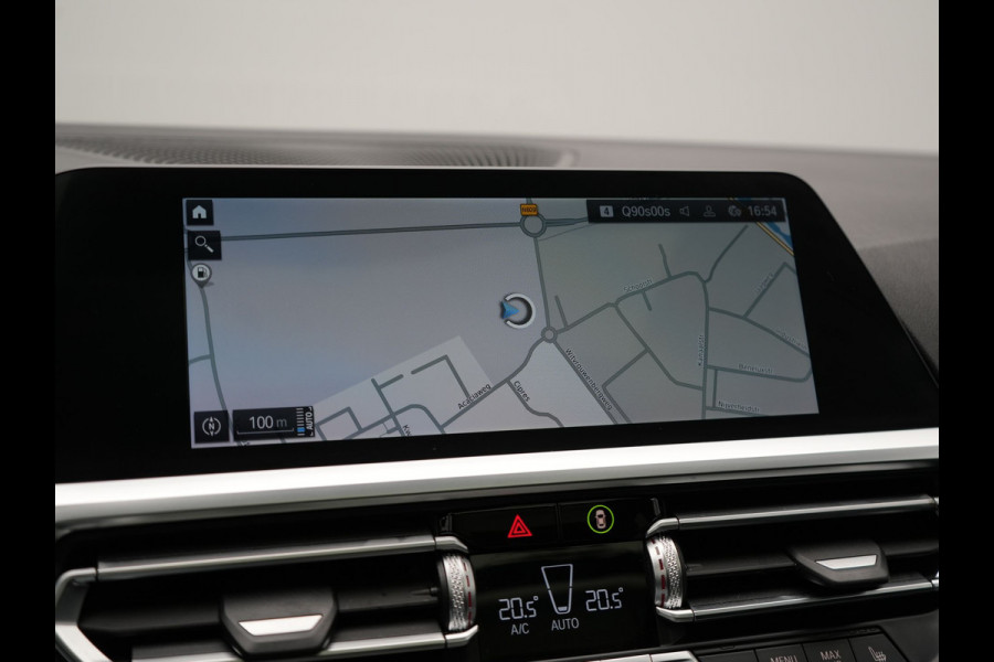 BMW 3 Serie Touring 330e xDrive M Sport Plug In Hybrid 293pk Dealer O.H. PHEV | Trekhaak Af Fabriek | Panodak | Harman & Kardon | Adaptief Onderstel | Camera | Alcantara Sportstoelen Verwarmd | Sfeerverlichting | Apple Carplay | Stuur Verwarmd | Navigatie | DAB |