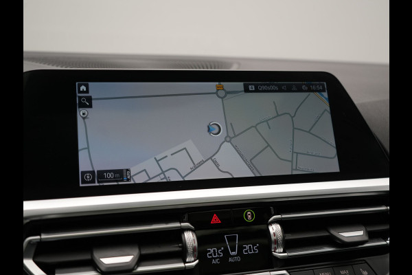 BMW 3 Serie Touring 330e xDrive M Sport Plug In Hybrid 293pk Dealer O.H. PHEV | Trekhaak Af Fabriek | Panodak | Harman & Kardon | Adaptief Onderstel | Camera | Alcantara Sportstoelen Verwarmd | Sfeerverlichting | Apple Carplay | Stuur Verwarmd | Navigatie | DAB |