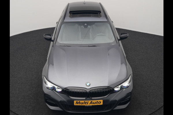 BMW 3 Serie Touring 330e xDrive M Sport Plug In Hybrid 293pk Dealer O.H. PHEV | Trekhaak Af Fabriek | Panodak | Harman & Kardon | Adaptief Onderstel | Camera | Alcantara Sportstoelen Verwarmd | Sfeerverlichting | Apple Carplay | Stuur Verwarmd | Navigatie | DAB |