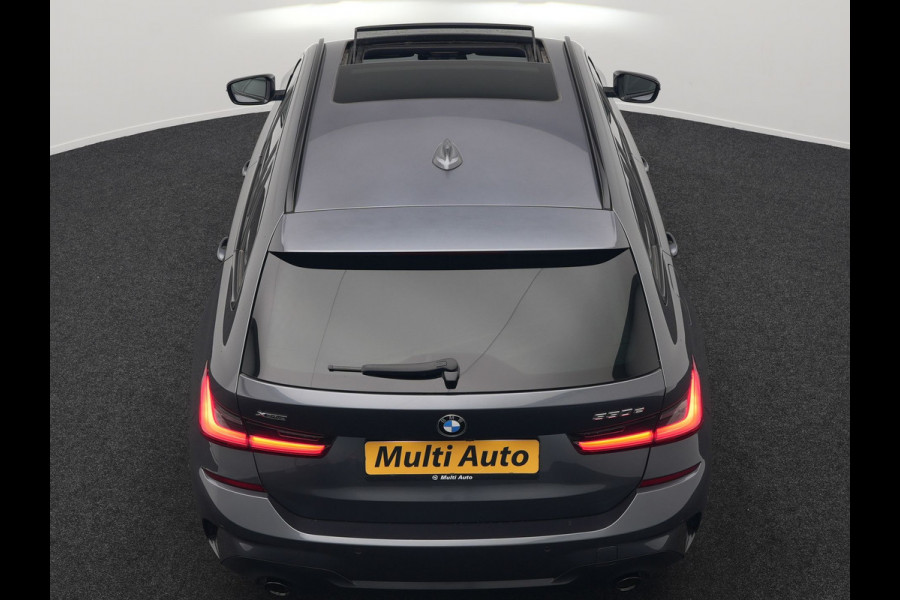 BMW 3 Serie Touring 330e xDrive M Sport Plug In Hybrid 293pk Dealer O.H. PHEV | Trekhaak Af Fabriek | Panodak | Harman & Kardon | Adaptief Onderstel | Camera | Alcantara Sportstoelen Verwarmd | Sfeerverlichting | Apple Carplay | Stuur Verwarmd | Navigatie | DAB |