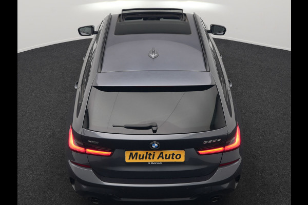 BMW 3 Serie Touring 330e xDrive M Sport Plug In Hybrid 293pk Dealer O.H. PHEV | Trekhaak Af Fabriek | Panodak | Harman & Kardon | Adaptief Onderstel | Camera | Alcantara Sportstoelen Verwarmd | Sfeerverlichting | Apple Carplay | Stuur Verwarmd | Navigatie | DAB |