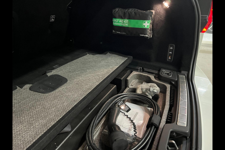 Volvo XC60 2.0 Recharge T8 AWD R-Design/PANO/LUCHTVERING/TREKHAAK/360CAM/PILOT ASIST/MEMORY