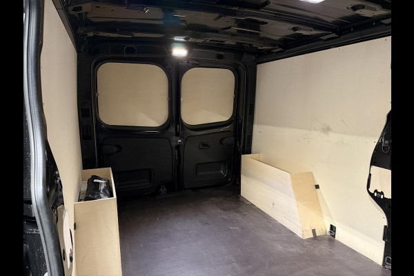 Renault Trafic 2.0 Blue dCi 150 EDC T30 L2H1 Advance Navigatie Airco Lichtmetalen velgen Betimmering Trekhaak Camera Parkeer sensoren Dab
