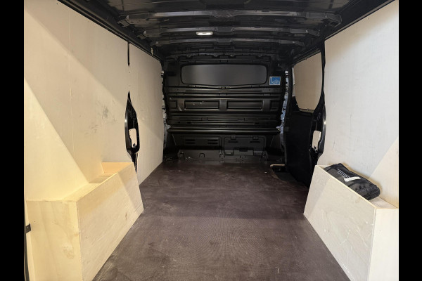 Renault Trafic 2.0 Blue dCi 150 EDC T30 L2H1 Advance Navigatie Airco Lichtmetalen velgen Betimmering Trekhaak Camera Parkeer sensoren Dab