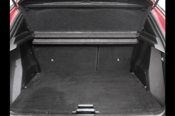 Peugeot 2008 1.2 PureTech 130 GT Cimate control Cruise control LED Achteruitrij camera Navigatie Parkeersensor achter Lichtmetalen velgen Led Dab