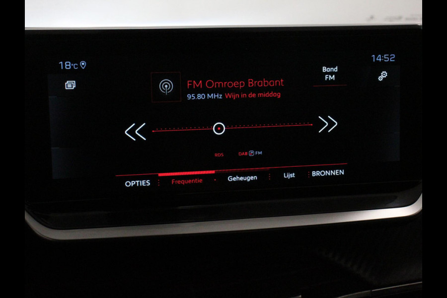 Peugeot 2008 1.2 PureTech 130 GT Cimate control Cruise control LED Achteruitrij camera Navigatie Parkeersensor achter Lichtmetalen velgen Led Dab