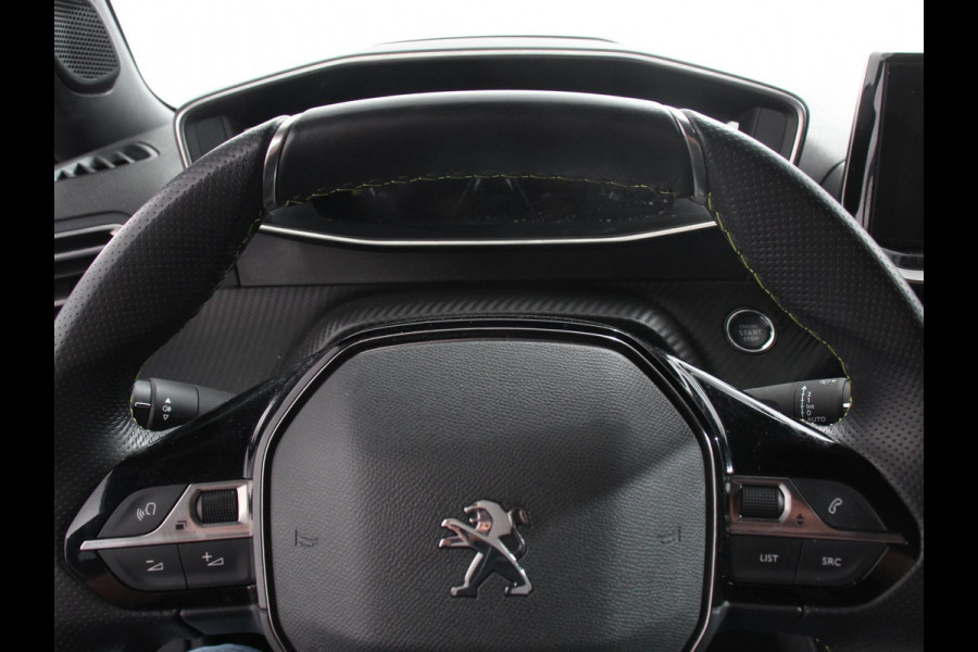 Peugeot 2008 1.2 PureTech 130 GT Cimate control Cruise control LED Achteruitrij camera Navigatie Parkeersensor achter Lichtmetalen velgen Led Dab