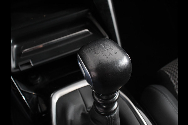 Peugeot 2008 1.2 PureTech 130 GT Cimate control Cruise control LED Achteruitrij camera Navigatie Parkeersensor achter Lichtmetalen velgen Led Dab