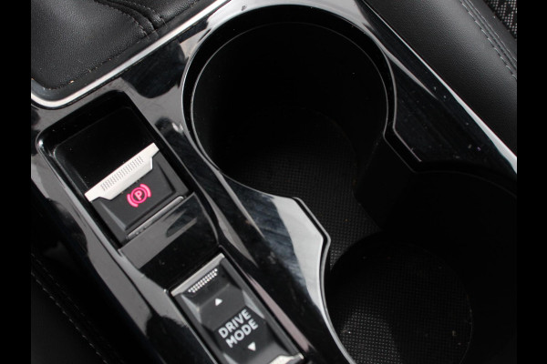 Peugeot 2008 1.2 PureTech 130 GT Cimate control Cruise control LED Achteruitrij camera Navigatie Parkeersensor achter Lichtmetalen velgen Led Dab