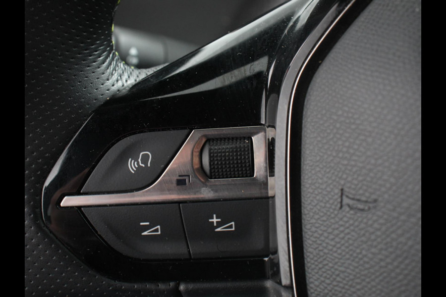 Peugeot 2008 1.2 PureTech 130 GT Cimate control Cruise control LED Achteruitrij camera Navigatie Parkeersensor achter Lichtmetalen velgen Led Dab