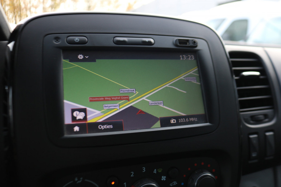 Opel Vivaro 1.6 CDTI 125pk L2 H1 Airco Navigatie Imperiaal Trekhaak Inrichting