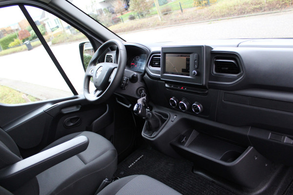 Renault Master T33 2.3 dCi 135PK E6 L2H2 ✓ 3-zits ✓ trekhaak 2500KG ✓ navigatie ✓ camera