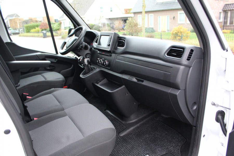 Renault Master T33 2.3 dCi 135PK E6 L2H2 ✓ 3-zits ✓ trekhaak 2500KG ✓ navigatie ✓ camera