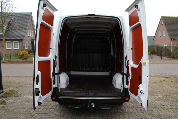 Renault Master T33 2.3 dCi 135PK E6 L2H2 ✓ 3-zits ✓ trekhaak 2500KG ✓ navigatie ✓ camera