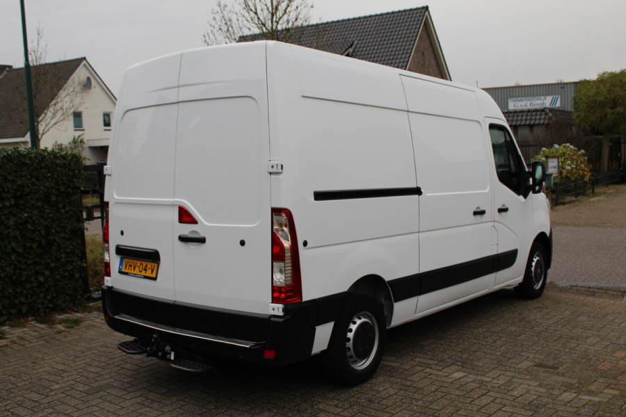 Renault Master T33 2.3 dCi 135PK E6 L2H2 ✓ 3-zits ✓ trekhaak 2500KG ✓ navigatie ✓ camera