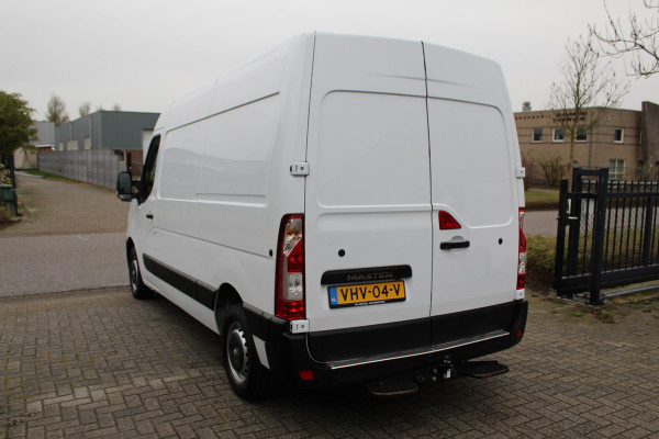 Renault Master T33 2.3 dCi 135PK E6 L2H2 ✓ 3-zits ✓ trekhaak 2500KG ✓ navigatie ✓ camera