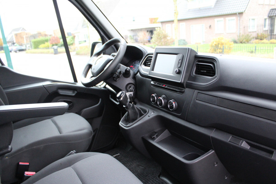 Renault Master T33 2.3 dCi 135PK E6 L2H2 ✓ 3-zits ✓ trekhaak 2500KG ✓ navigatie ✓ camera