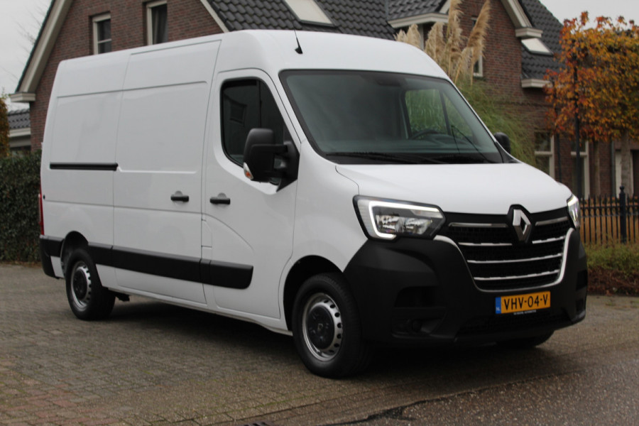 Renault Master T33 2.3 dCi 135PK E6 L2H2 ✓ 3-zits ✓ trekhaak 2500KG ✓ navigatie ✓ camera