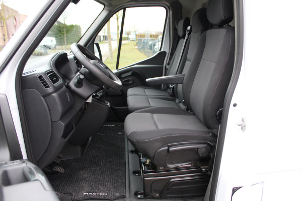 Renault Master T33 2.3 dCi 135PK E6 L2H2 ✓ 3-zits ✓ trekhaak 2500KG ✓ navigatie ✓ camera
