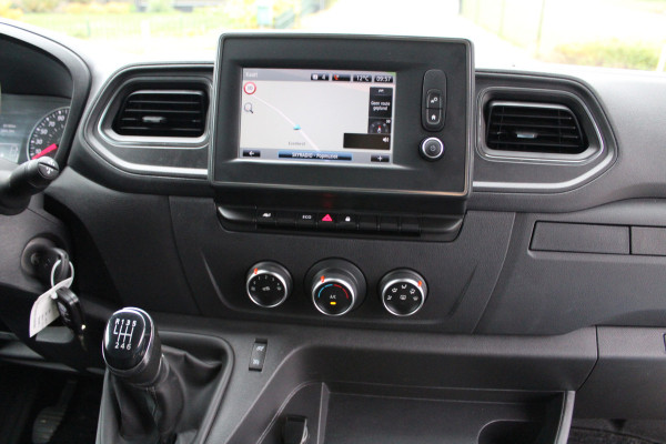 Renault Master T33 2.3 dCi 135PK E6 L2H2 ✓ 3-zits ✓ trekhaak 2500KG ✓ navigatie ✓ camera