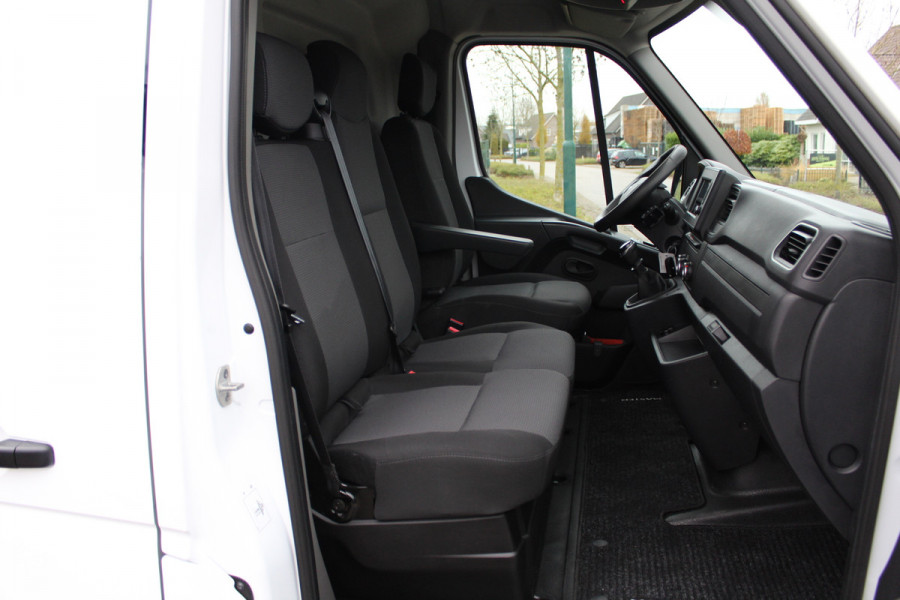 Renault Master T33 2.3 dCi 135PK E6 L2H2 ✓ 3-zits ✓ trekhaak 2500KG ✓ navigatie ✓ camera