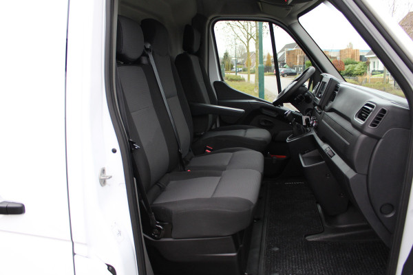 Renault Master T33 2.3 dCi 135PK E6 L2H2 ✓ 3-zits ✓ trekhaak 2500KG ✓ navigatie ✓ camera