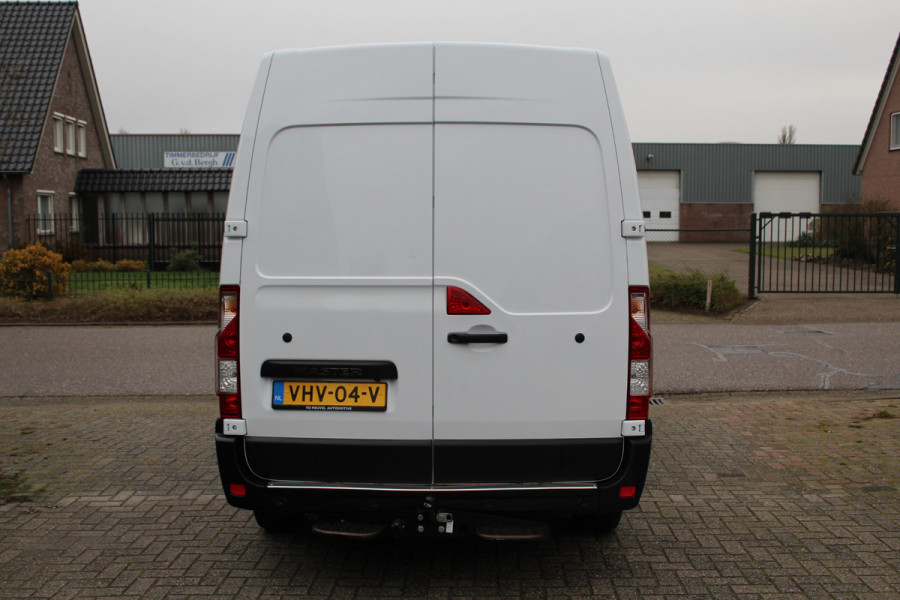 Renault Master T33 2.3 dCi 135PK E6 L2H2 ✓ 3-zits ✓ trekhaak 2500KG ✓ navigatie ✓ camera
