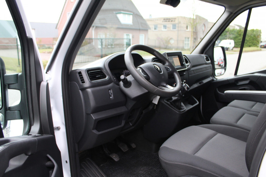 Renault Master T33 2.3 dCi 135PK E6 L2H2 ✓ 3-zits ✓ trekhaak 2500KG ✓ navigatie ✓ camera