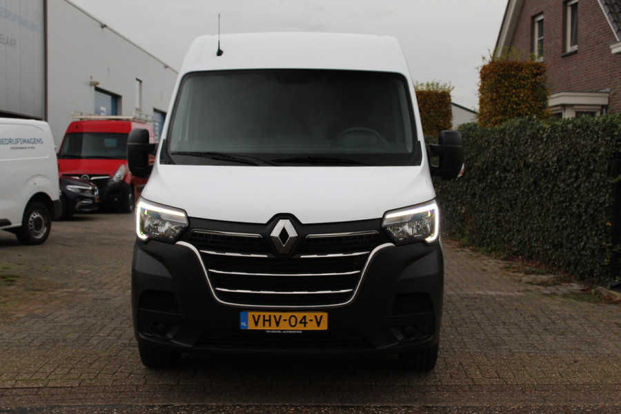 Renault Master T33 2.3 dCi 135PK E6 L2H2 ✓ 3-zits ✓ trekhaak 2500KG ✓ navigatie ✓ camera