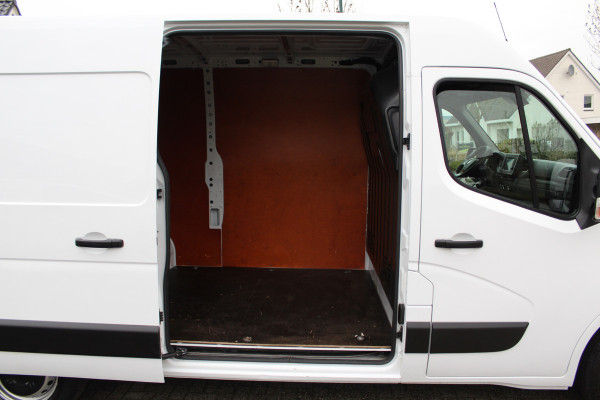 Renault Master T33 2.3 dCi 135PK E6 L2H2 ✓ 3-zits ✓ trekhaak 2500KG ✓ navigatie ✓ camera