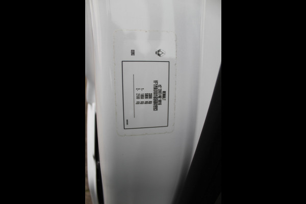 Renault Master T33 2.3 dCi 135PK E6 L2H2 ✓ 3-zits ✓ trekhaak 2500KG ✓ navigatie ✓ camera