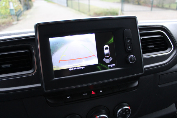 Renault Master T33 2.3 dCi 135PK E6 L2H2 ✓ 3-zits ✓ trekhaak 2500KG ✓ navigatie ✓ camera