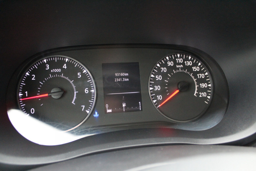 Renault Master T33 2.3 dCi 135PK E6 L2H2 ✓ 3-zits ✓ trekhaak 2500KG ✓ navigatie ✓ camera