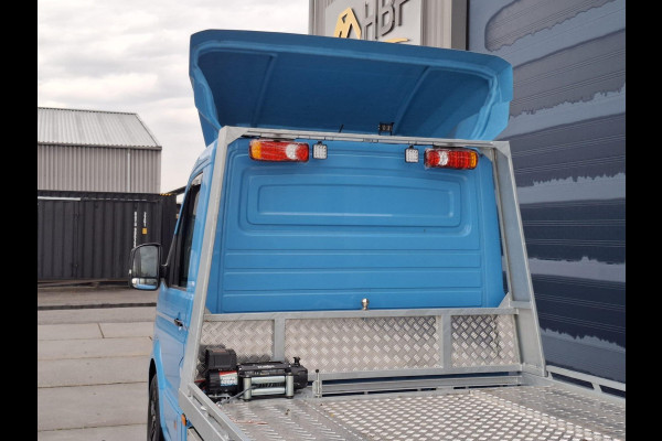 Volkswagen Crafter 35 2.0 TDI L4 Trendline OPRIJWAGEN / AMBULANCE / TRAILER / EURO 6 / LAADVERMOGEN 1500 KG !!