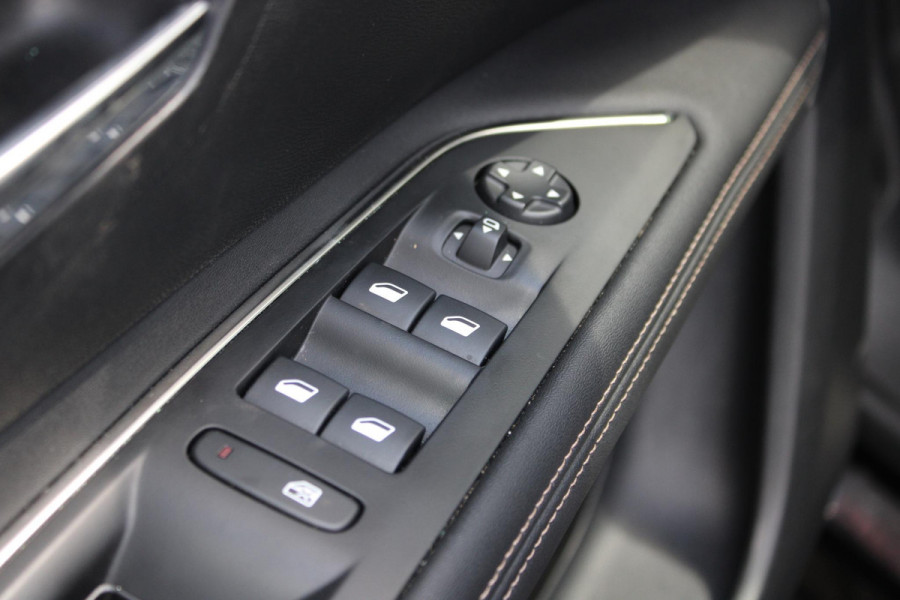 Peugeot 3008 1.2 Hybrid 136PK GT | 360° CAMERA | NAVIGATIE | ADAPTIVE CRUISE CONTROL | APPLE CARPLAY/ANDROID AUTO | CLIMATE CONTROL | 18" LICHTMETALEN VELGEN | DODEHOEK DETECTIE | KEYLESS ENTRY/START | FULL LED KOPLAMPEN | PARKEERSENSOREN VOOR EN ACHTER | DAB+ RADIO | LANE ASSIST |