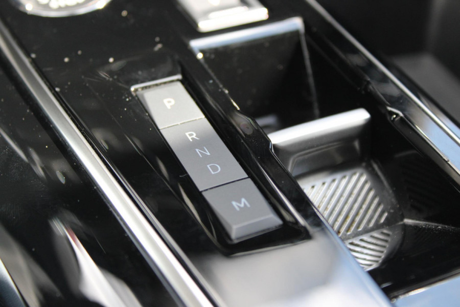 Peugeot 3008 1.2 Hybrid 136PK GT | 360° CAMERA | NAVIGATIE | ADAPTIVE CRUISE CONTROL | APPLE CARPLAY/ANDROID AUTO | CLIMATE CONTROL | 18" LICHTMETALEN VELGEN | DODEHOEK DETECTIE | KEYLESS ENTRY/START | FULL LED KOPLAMPEN | PARKEERSENSOREN VOOR EN ACHTER | DAB+ RADIO | LANE ASSIST |