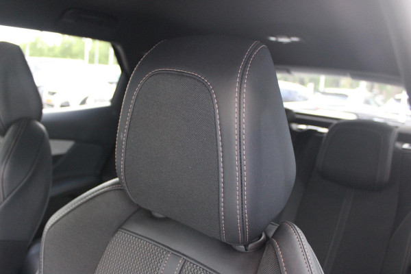 Peugeot 3008 1.2 Hybrid 136PK GT | 360° CAMERA | NAVIGATIE | ADAPTIVE CRUISE CONTROL | APPLE CARPLAY/ANDROID AUTO | CLIMATE CONTROL | 18" LICHTMETALEN VELGEN | DODEHOEK DETECTIE | KEYLESS ENTRY/START | FULL LED KOPLAMPEN | PARKEERSENSOREN VOOR EN ACHTER | DAB+ RADIO | LANE ASSIST |