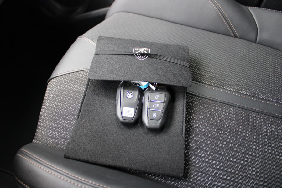 Peugeot 3008 1.2 Hybrid 136PK GT | 360° CAMERA | NAVIGATIE | ADAPTIVE CRUISE CONTROL | APPLE CARPLAY/ANDROID AUTO | CLIMATE CONTROL | 18" LICHTMETALEN VELGEN | DODEHOEK DETECTIE | KEYLESS ENTRY/START | FULL LED KOPLAMPEN | PARKEERSENSOREN VOOR EN ACHTER | DAB+ RADIO | LANE ASSIST |