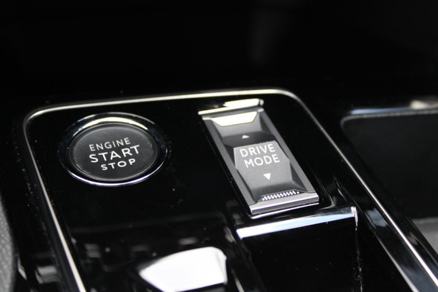 Peugeot 3008 1.2 Hybrid 136PK GT | 360° CAMERA | NAVIGATIE | ADAPTIVE CRUISE CONTROL | APPLE CARPLAY/ANDROID AUTO | CLIMATE CONTROL | 18" LICHTMETALEN VELGEN | DODEHOEK DETECTIE | KEYLESS ENTRY/START | FULL LED KOPLAMPEN | PARKEERSENSOREN VOOR EN ACHTER | DAB+ RADIO | LANE ASSIST |