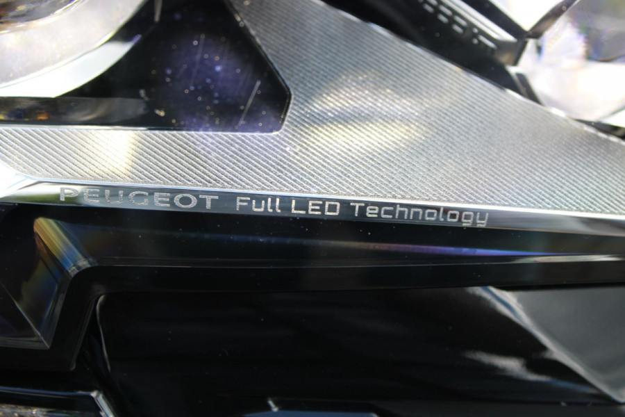 Peugeot 3008 1.2 Hybrid 136PK GT | 360° CAMERA | NAVIGATIE | ADAPTIVE CRUISE CONTROL | APPLE CARPLAY/ANDROID AUTO | CLIMATE CONTROL | 18" LICHTMETALEN VELGEN | DODEHOEK DETECTIE | KEYLESS ENTRY/START | FULL LED KOPLAMPEN | PARKEERSENSOREN VOOR EN ACHTER | DAB+ RADIO | LANE ASSIST |