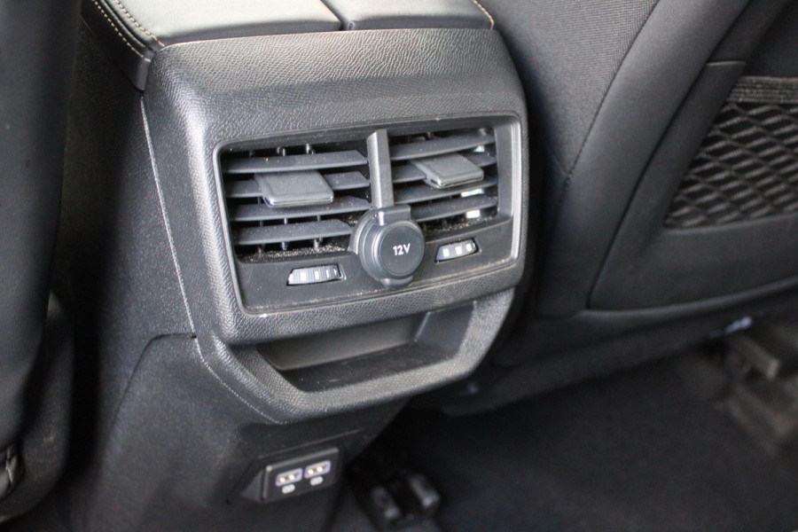 Peugeot 3008 1.2 Hybrid 136PK GT | 360° CAMERA | NAVIGATIE | ADAPTIVE CRUISE CONTROL | APPLE CARPLAY/ANDROID AUTO | CLIMATE CONTROL | 18" LICHTMETALEN VELGEN | DODEHOEK DETECTIE | KEYLESS ENTRY/START | FULL LED KOPLAMPEN | PARKEERSENSOREN VOOR EN ACHTER | DAB+ RADIO | LANE ASSIST |