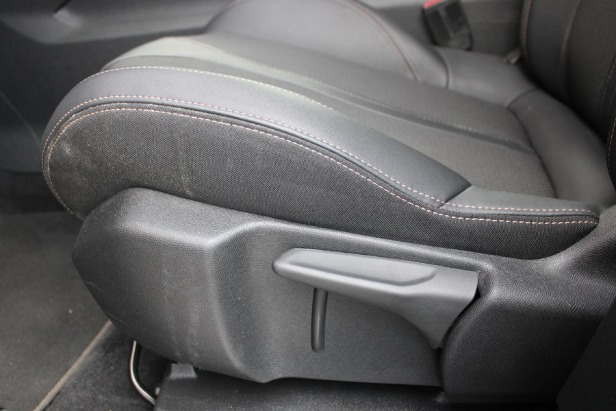 Peugeot 3008 1.2 Hybrid 136PK GT | 360° CAMERA | NAVIGATIE | ADAPTIVE CRUISE CONTROL | APPLE CARPLAY/ANDROID AUTO | CLIMATE CONTROL | 18" LICHTMETALEN VELGEN | DODEHOEK DETECTIE | KEYLESS ENTRY/START | FULL LED KOPLAMPEN | PARKEERSENSOREN VOOR EN ACHTER | DAB+ RADIO | LANE ASSIST |