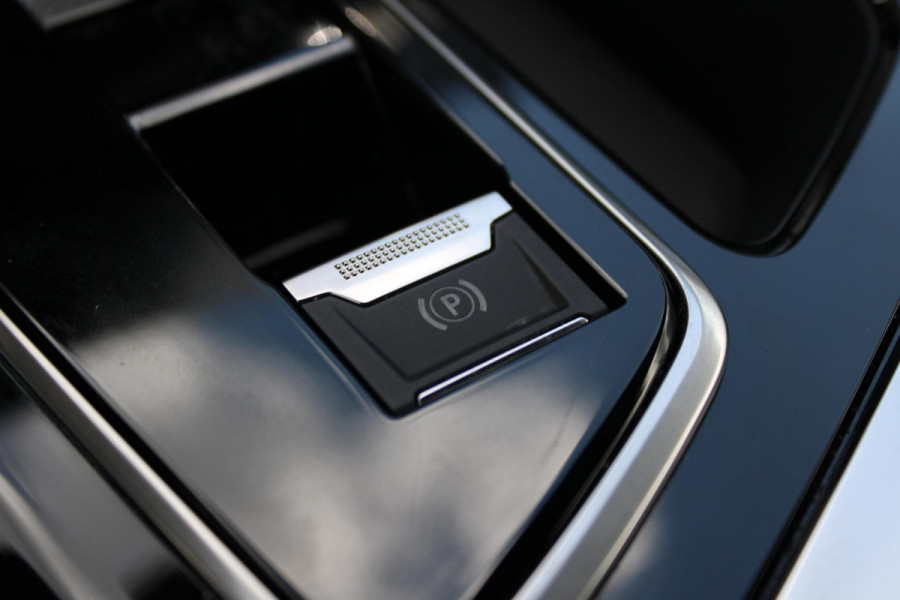 Peugeot 3008 1.2 Hybrid 136PK GT | 360° CAMERA | NAVIGATIE | ADAPTIVE CRUISE CONTROL | APPLE CARPLAY/ANDROID AUTO | CLIMATE CONTROL | 18" LICHTMETALEN VELGEN | DODEHOEK DETECTIE | KEYLESS ENTRY/START | FULL LED KOPLAMPEN | PARKEERSENSOREN VOOR EN ACHTER | DAB+ RADIO | LANE ASSIST |