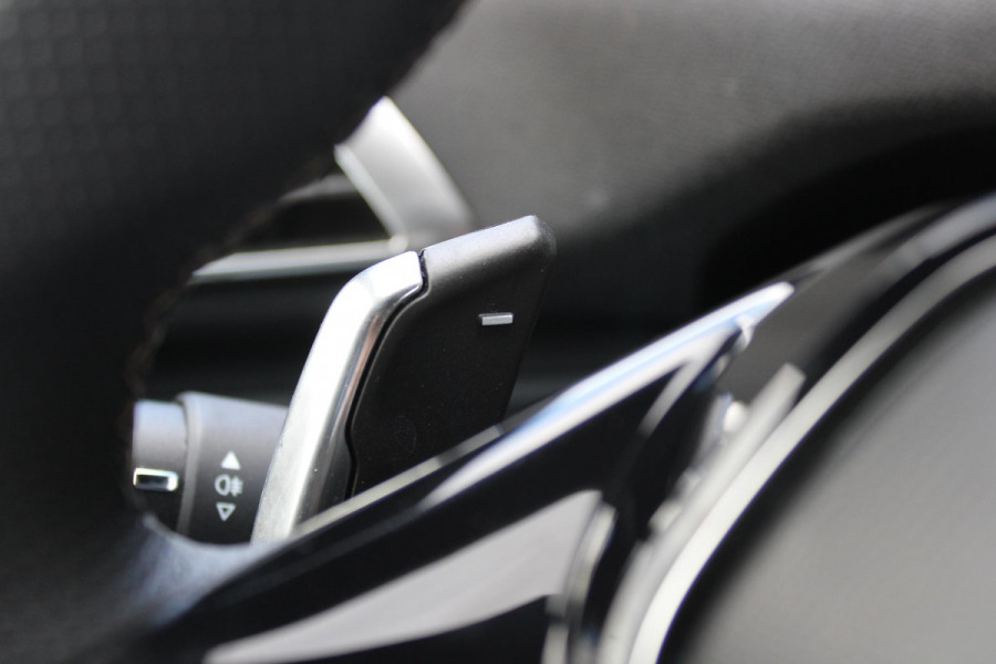 Peugeot 3008 1.2 Hybrid 136PK GT | 360° CAMERA | NAVIGATIE | ADAPTIVE CRUISE CONTROL | APPLE CARPLAY/ANDROID AUTO | CLIMATE CONTROL | 18" LICHTMETALEN VELGEN | DODEHOEK DETECTIE | KEYLESS ENTRY/START | FULL LED KOPLAMPEN | PARKEERSENSOREN VOOR EN ACHTER | DAB+ RADIO | LANE ASSIST |