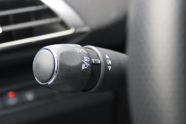 Peugeot 3008 1.2 Hybrid 136PK GT | 360° CAMERA | NAVIGATIE | ADAPTIVE CRUISE CONTROL | APPLE CARPLAY/ANDROID AUTO | CLIMATE CONTROL | 18" LICHTMETALEN VELGEN | DODEHOEK DETECTIE | KEYLESS ENTRY/START | FULL LED KOPLAMPEN | PARKEERSENSOREN VOOR EN ACHTER | DAB+ RADIO | LANE ASSIST |