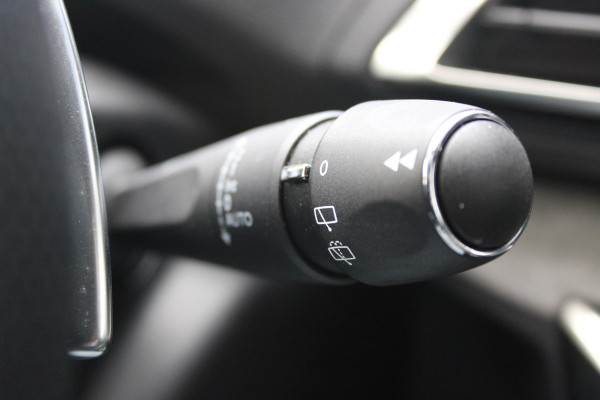 Peugeot 3008 1.2 Hybrid 136PK GT | 360° CAMERA | NAVIGATIE | ADAPTIVE CRUISE CONTROL | APPLE CARPLAY/ANDROID AUTO | CLIMATE CONTROL | 18" LICHTMETALEN VELGEN | DODEHOEK DETECTIE | KEYLESS ENTRY/START | FULL LED KOPLAMPEN | PARKEERSENSOREN VOOR EN ACHTER | DAB+ RADIO | LANE ASSIST |